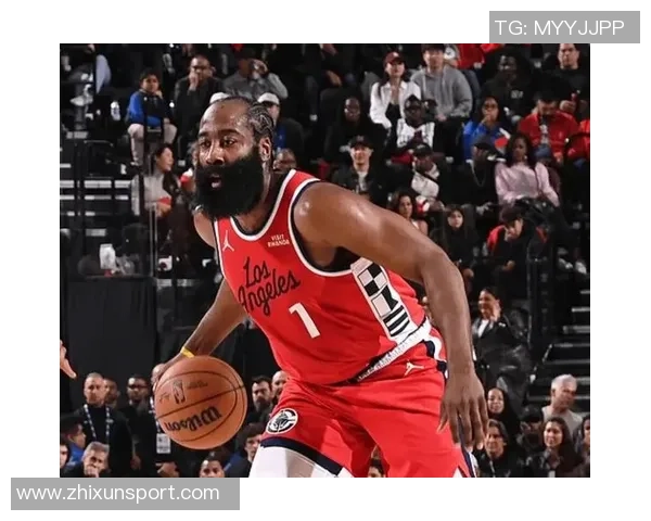 湖人火箭激战正酣詹姆斯与哈登对决引发全场热潮